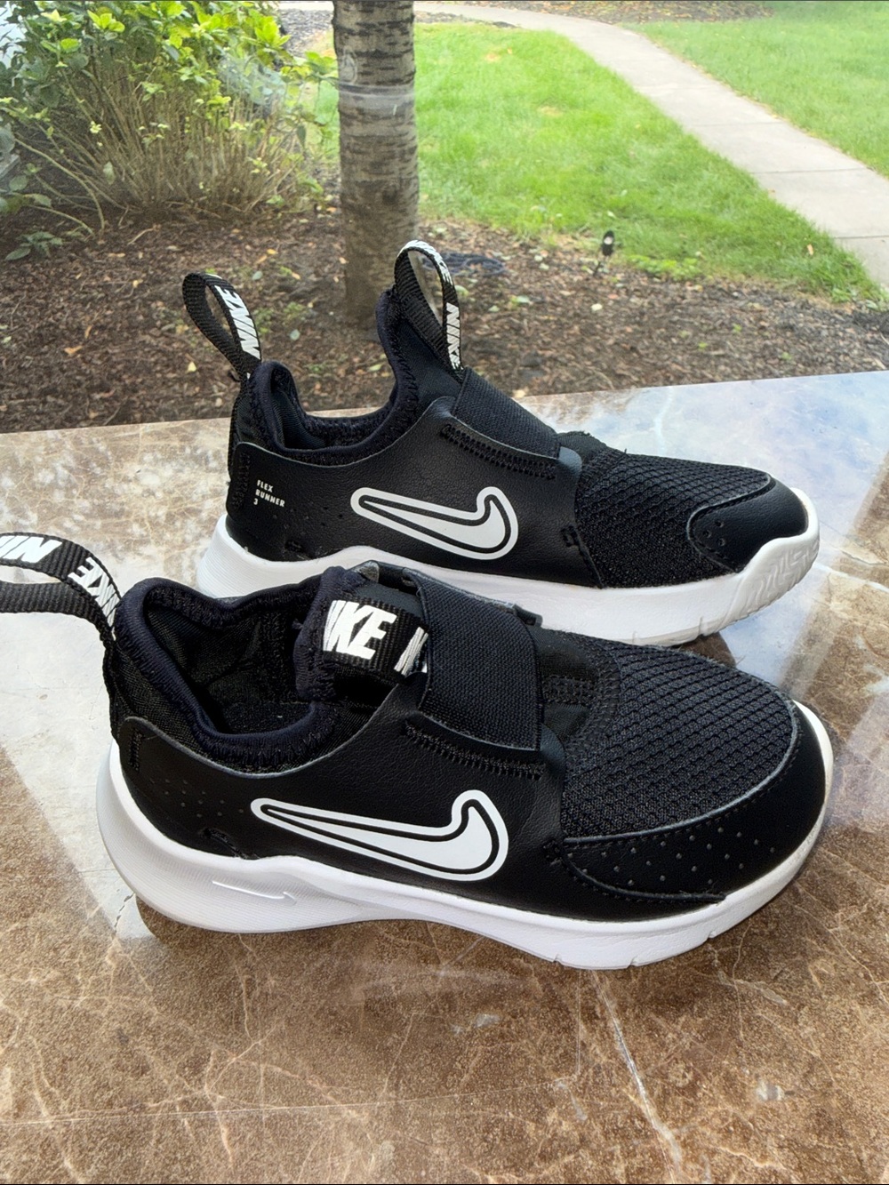 Nike Kids Black and White Hook-and-Loop Slip-On Sneakers unisex